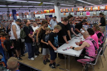 J.B.O.: Autogrammstunde Fürth, 20.08.2011