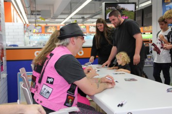 J.B.O.: Autogrammstunde Fürth, 20.08.2011
