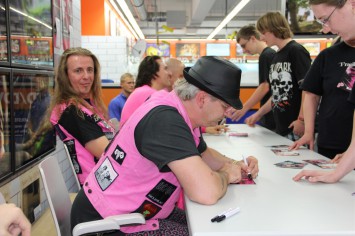 J.B.O.: Autogrammstunde Fürth, 20.08.2011