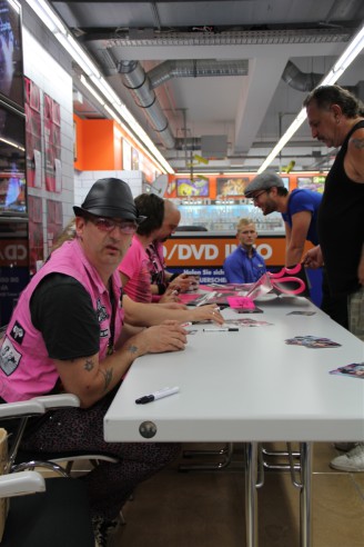 J.B.O.: Autogrammstunde Fürth, 20.08.2011