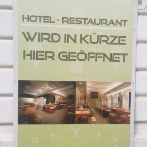 Ansage am Hotel in Wien