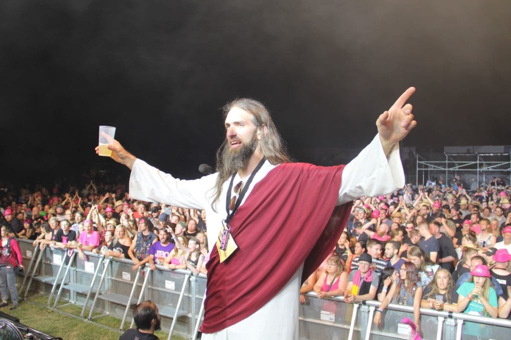 „Jesus“ (King Kongs Deoroller) erteilt noch seinen Segen…