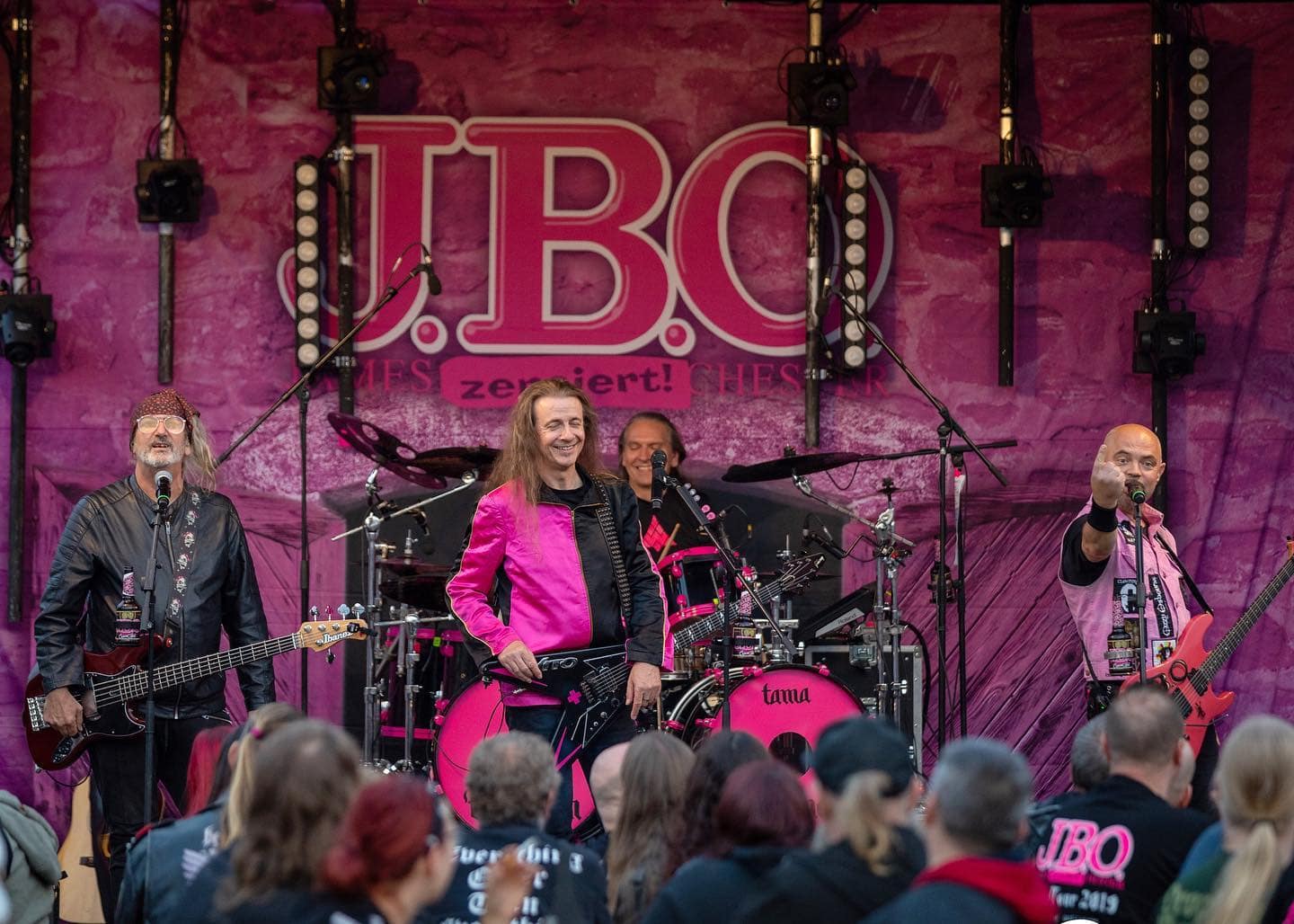 Instagram:Wenigstens hatten wir auch was zu Grinsen gestern hinter der @rockfabrik_uebach ☺️😉 Vielen Dank an alle, die da waren! P