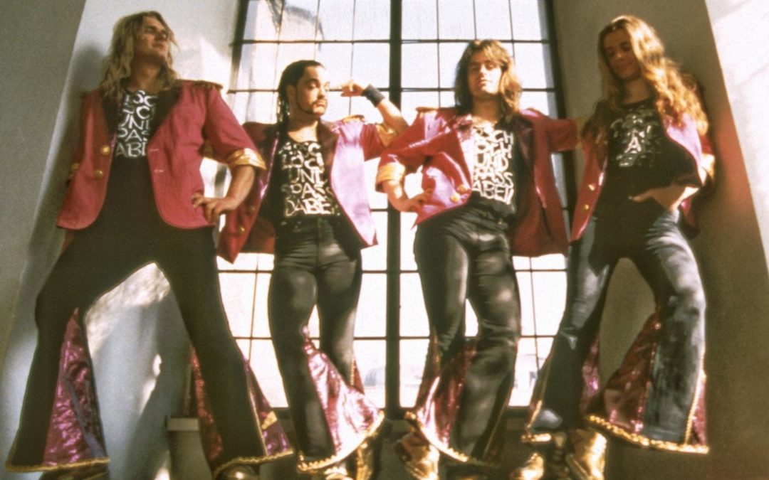 Instagram: Throwback Thursday: 1996 sind wir noch in die Kirche gegangen…