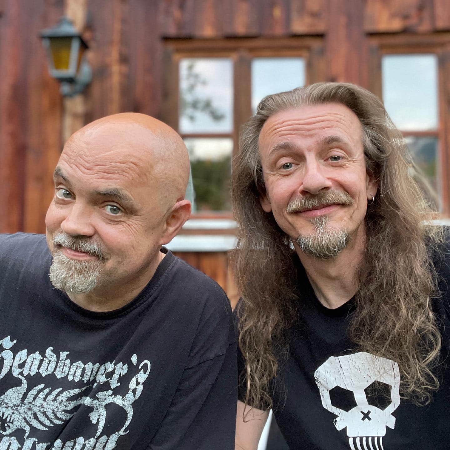 Instagram:Songwriting Camp erfolgreich beendet! Wir haben ein Album! 😍Jetzt müssen wir’s „nur noch“ alles ordentlich aufnehmen… 😁 