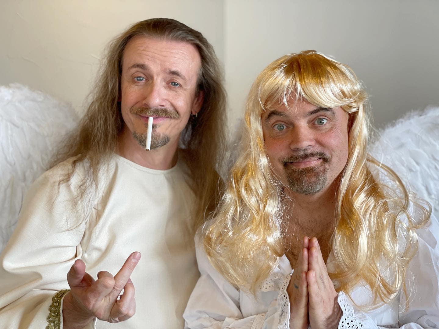 Instagram:Engelchen und Engelchen? 👼👼 Was da wohl passiert? 😁😎 #newstuff #videodreh #engelchen #engelchenundengelchen #engelchenu