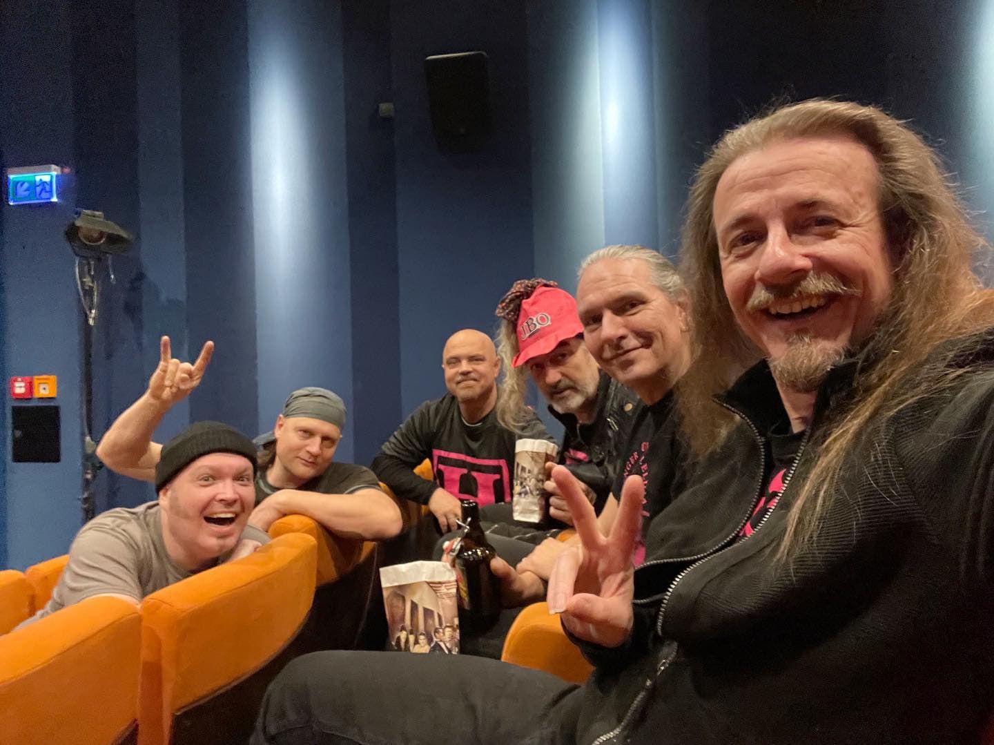 Instagram:Video glotzen und Video drehen - manchmal geht beides auf einmal! Wir haben heute jedenfalls „Den besten Film aller Zeit