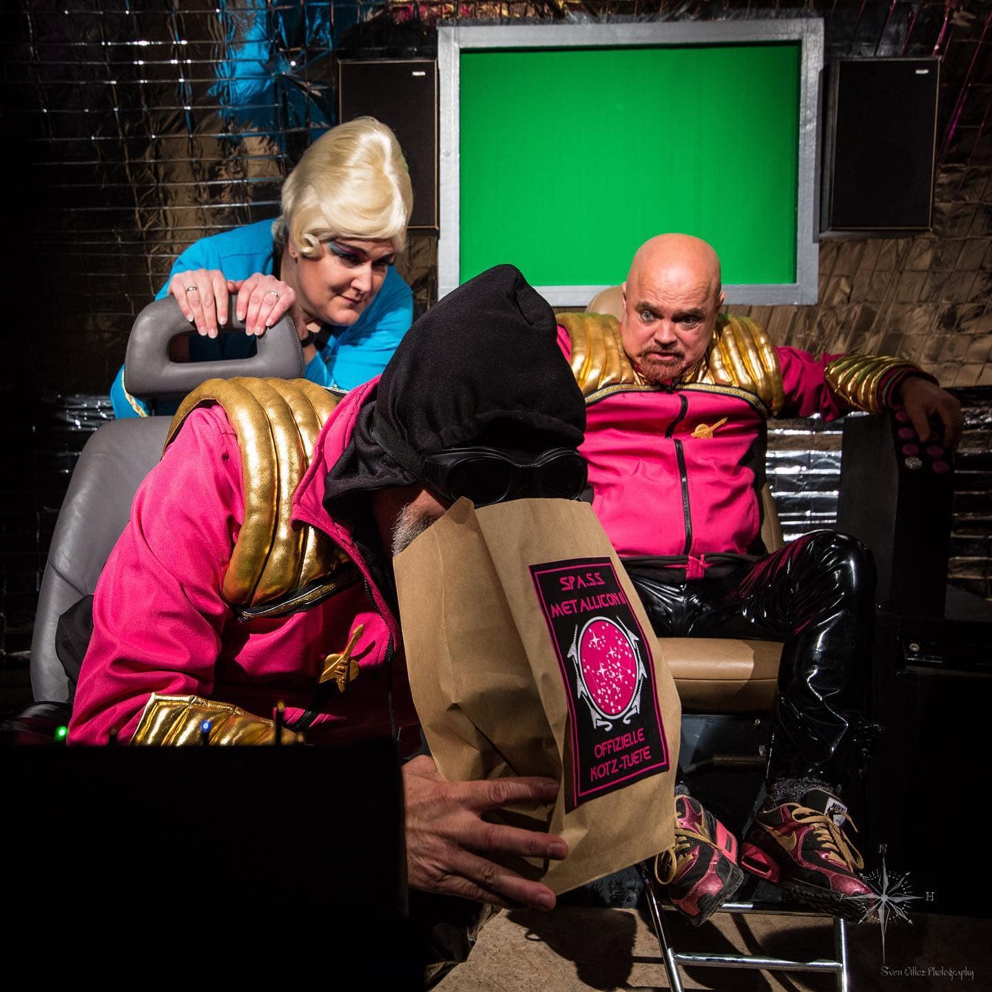 Instagram:Weiha! Das passiert, wenn Läutnant W. Checktnix wieder zu krass Gas gibt - aber Gottseidank hat hat die S.P.A.S.S. Metal