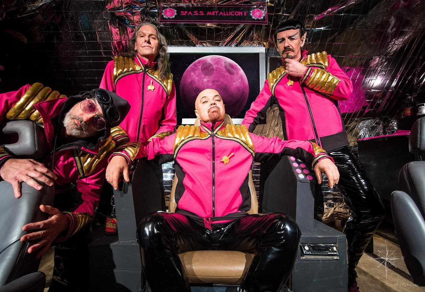 Instagram:Würdet Ihr dieser Crew vertrauen? 😁 Habt Ihr das Video schon gesehen? 😎 Pic.: @sven_vittoz_photography #planetpink #pl