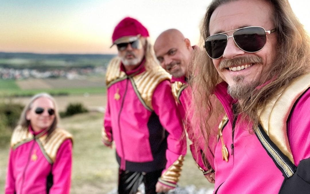Instagram: Band-Selfie beim Shooting… „Bitte alle recht freundlich!“…