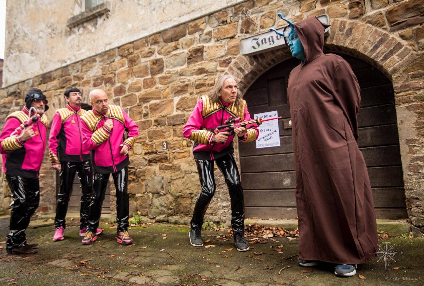 Instagram:Wir auf den Weg ins neue Jahr… 😬😅😉 Euch allen viel Glück und viel Gesundheit und was Ihr Euch wünscht… 🥳🎉😉 Pic.: @sven