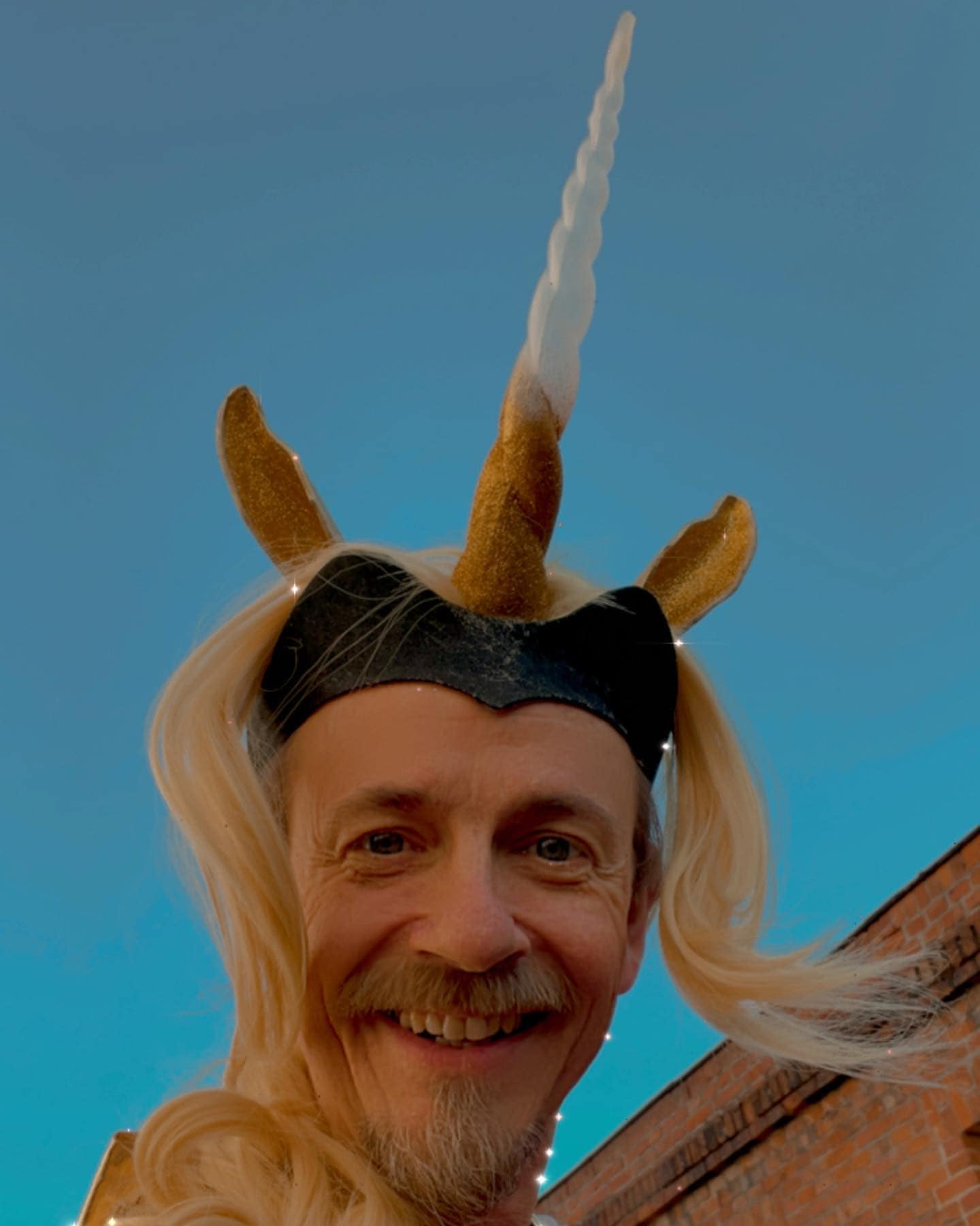 Instagram:„Ich bin ein Einhorn…“, singt der @vito_c_jbo - habt Ihr‘s schon gesehen? NEIN?!? Dann jetzt aber fix! Link in Bio! htt