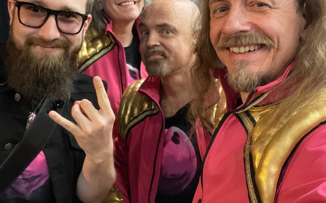 Instagram: Preshowselfie! 😁😎#planetpinktour2022