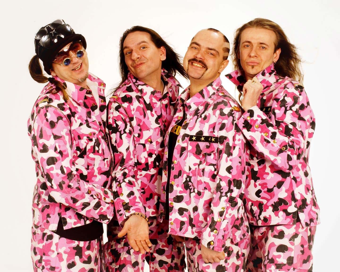 Instagram:Throwback Thursday: 2005 - Covershooting für „TV Blöedsinn“. Na, wer ist Euer Lieblings-Covermodel? 😁😅 Pics.: @derbunne