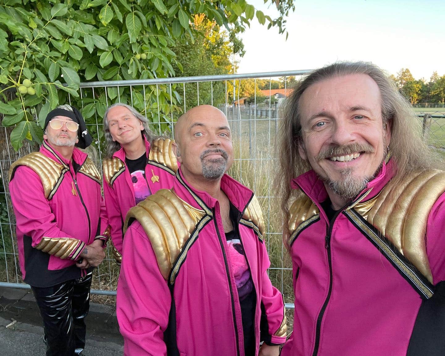 Instagram:Hinterm Zelt vorm Zaun! 😁 Gleich gehts los in #Nüdlingen 😎 #preshowselfie #preshow #gleichgehtslos #1250jahrenüdlingen #