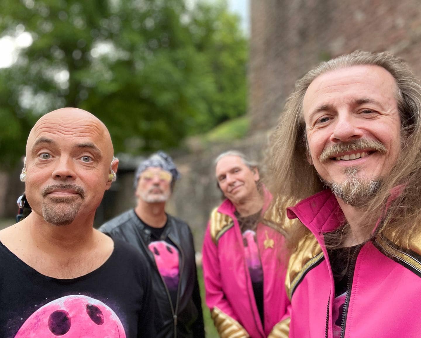 Instagram:Wertheim Vorher-Nachher-Selfie… man kann wohl sehen, dass es Spaß gemacht hat! 🤩🥰 #selfie #preshowselfie #aftershowsel