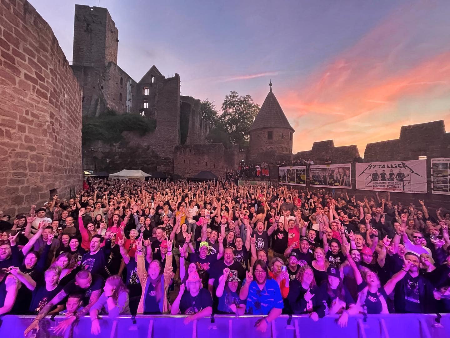 Instagram:Auch Ihr wart wunderschön gestern, Wertheim - mindestens so, wie die Kulisse… 🥰💓 Pic.: @vito_c_jbo #jbolive #wertheim 