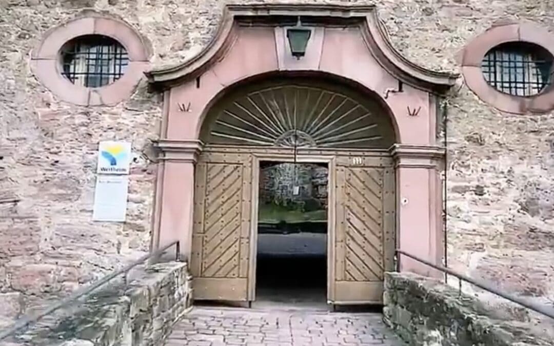 Instagram: @vito_c_jbo erkundet die wunderschöne Burg Wertheim…