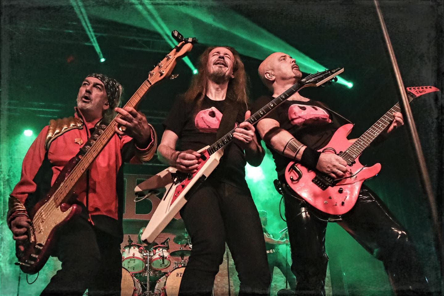 Instagram: When you’re vibin‘ with your besties… ☺️😁…am Freitag wi...