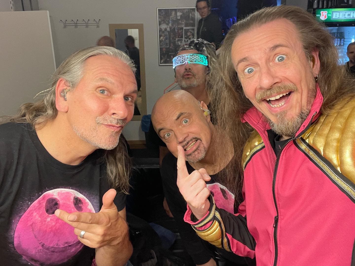 Instagram: Augsburg - ausverkauft - wir sind schon heiß! 😁😎 Bis glei...