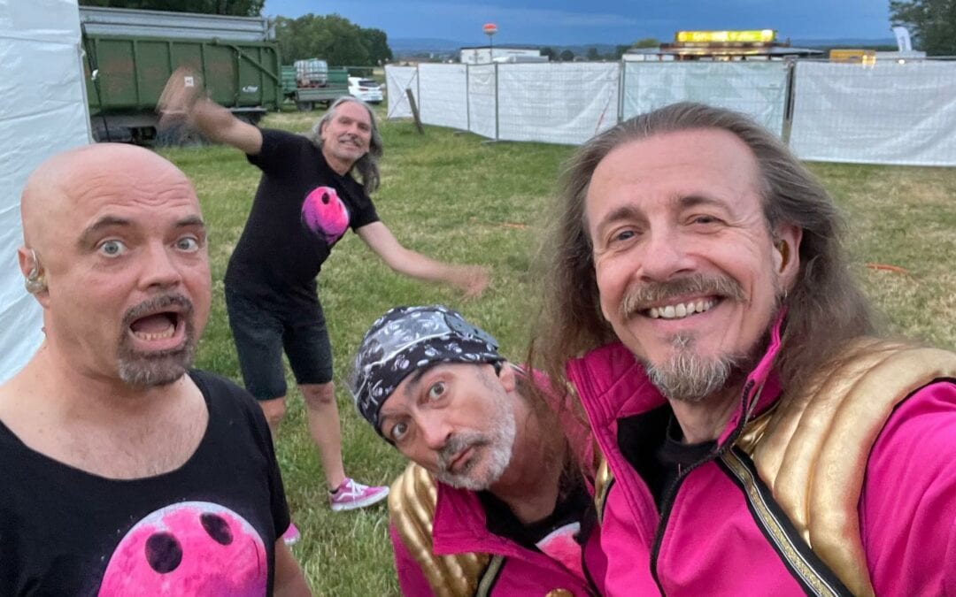 Instagram: Preshowselfie in Bräuningshof auf der Wiese vom Bauer Sch…