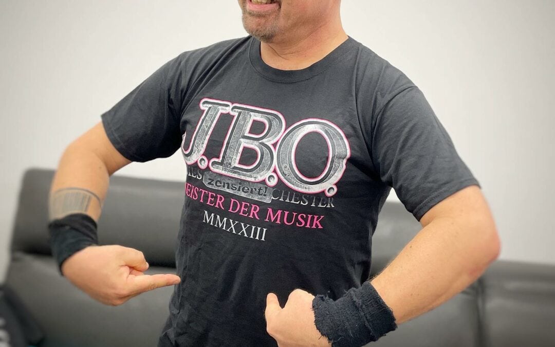 Instagram: Habemus Tourshirt! 🤩☺️
Die Buchstaben sind alle einzeln r…